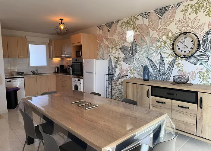 T4 Climatise Avec Parking A 2 Pas De La - Fr-1-309-359 Appartement